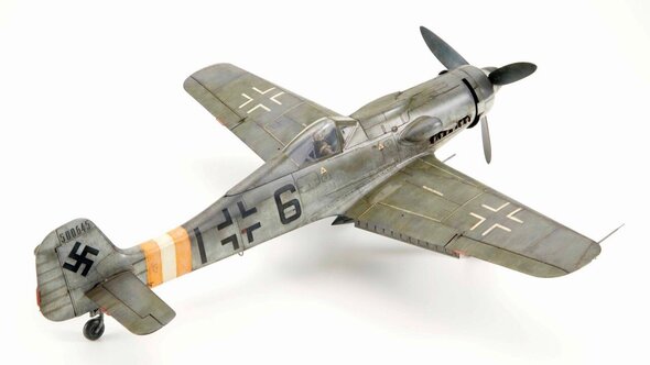 水性筆塗りで仕上げるプラモデル講座