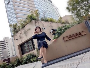 LP用②mini建物と座ったニクヨさん.jpg