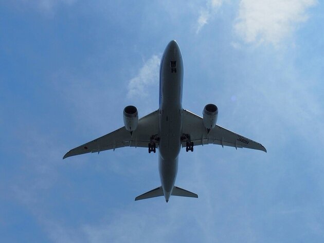 圧巻の迫力！ 飛行機を真下から眺めるアンダージェットクルーズ＆ 羽田空港制限区域内見学バスツアー