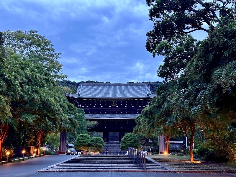 s知恩院　幻想的な夕暮れ.jpg